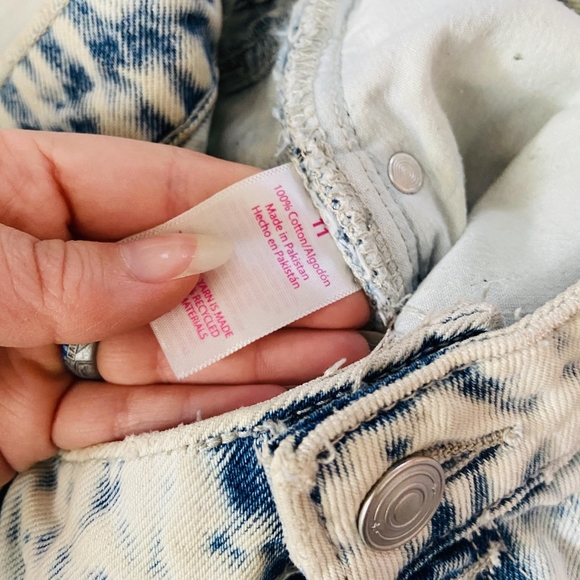 No Boundaries white wash shorts - Picture 5 of 5